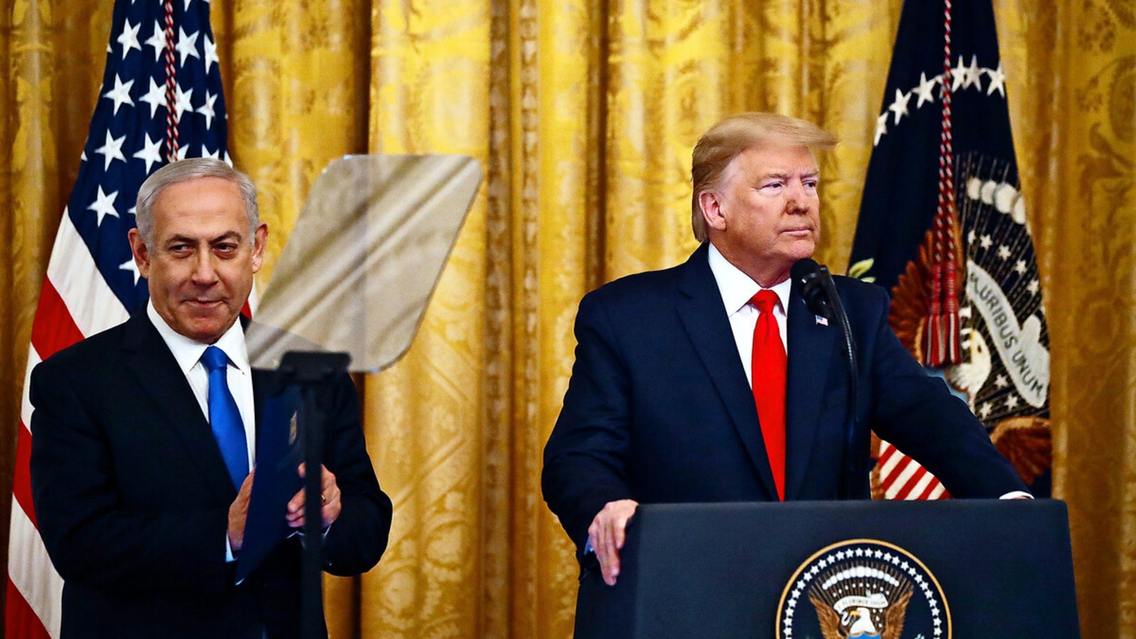 US-Präsident Donald Trump stellt, flankiert vom israelischen Premier Benjamin Netanjahu (re.), seinen Plan für eine Zwei-Staaten-Lösung für den Nahen Osten vor.Foto: dpa/Alex Brandon US-Präsident Donald Trump stellt, flankiert vom israelischen Premier Benjamin Netanjahu (re.), seinen Plan für eine Zwei-Staaten-Lösung für den Nahen Osten vor.Foto: dpa/Alex Brandon