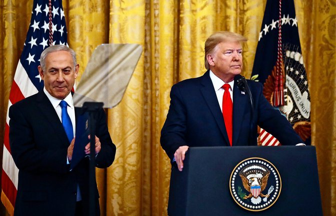 US-Präsident Donald Trump stellt, flankiert vom israelischen Premier Benjamin Netanjahu (re.), seinen Plan für eine Zwei-Staaten-Lösung für den Nahen Osten vor.<span class='image-autor'>Foto: dpa/Alex Brandon</span>