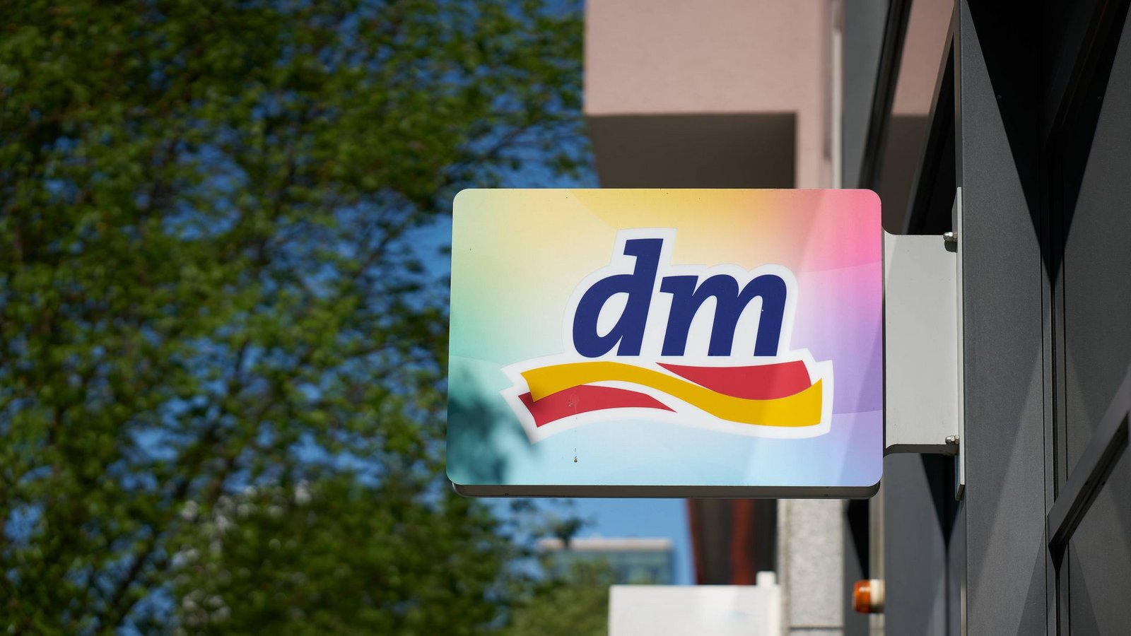 Die Drogeriemarktkette dm hat einen Rückruf gestartet.Foto: IMAGO/Zoonar