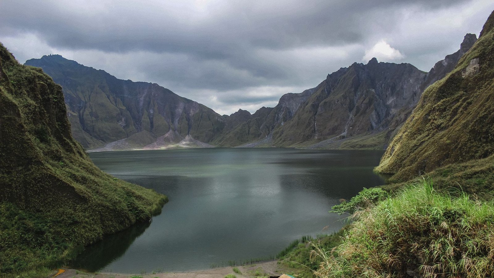1991 n. Chr. – Pinatubo, Luzon, Philippinen: Der heftigste Vulkanausbruch überhaupt im 20. Jahrhundert. Asche und Gase werden in die Atmosphäre geschleudert, die Klimaauswirkungen sind auf der gesamten Erde spürbar.Foto: imago/wirestock