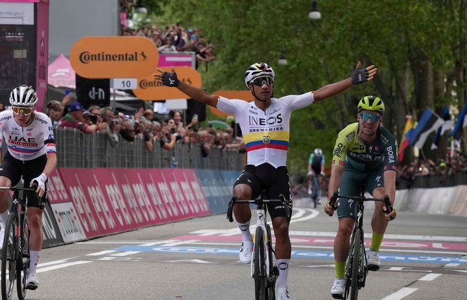 Verpasste auf der ersten Giro-Etappe knapp den Sieg: Maximilian Schachmann (r).<span class='image-autor'>Foto: Gian Mattia D'Alberto/LaPresse/AP/dpa</span>