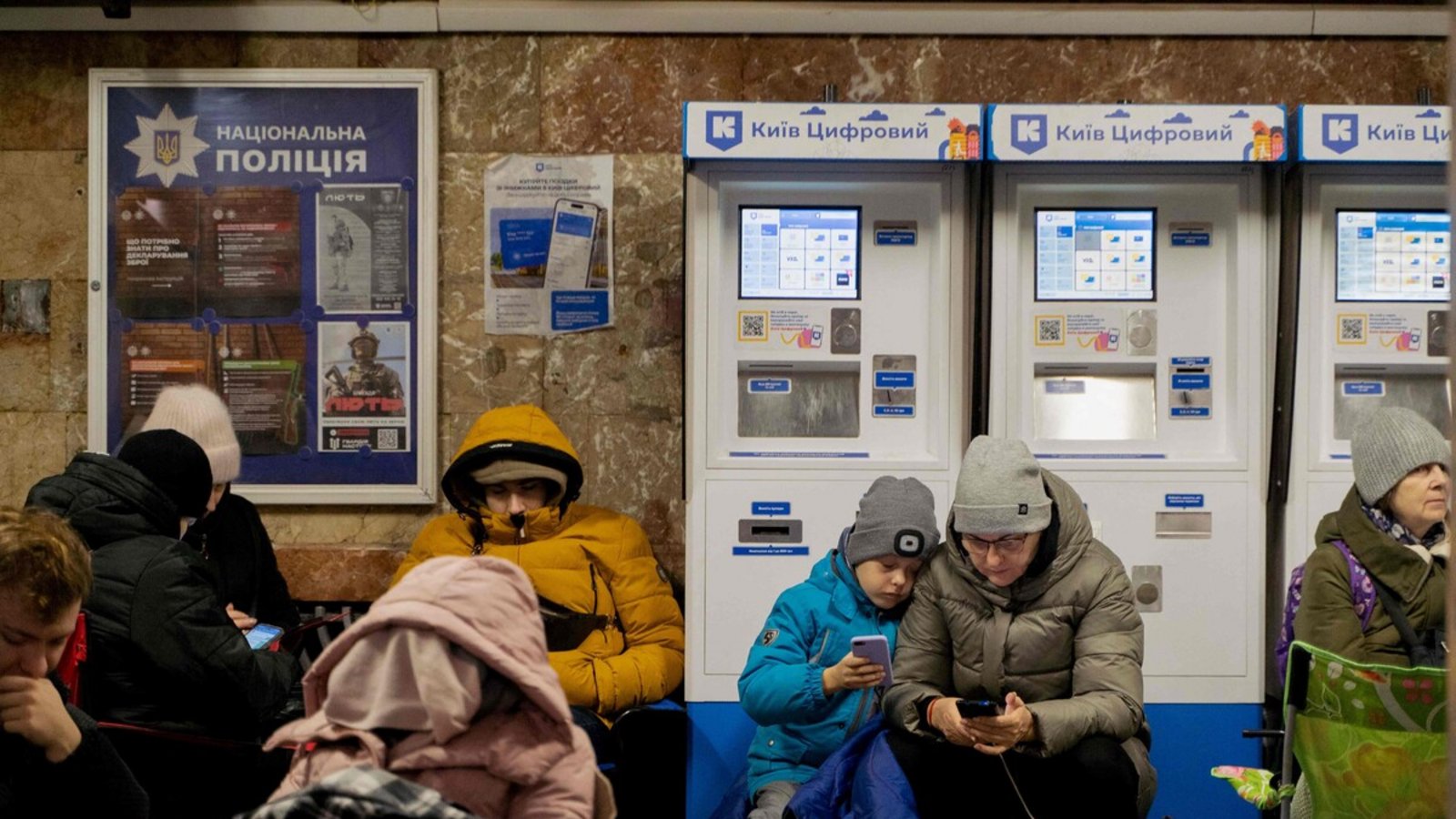 Viele Ukrainer suchen fast jede Nacht Schutz in U-Bahn-Stationen vor dem russischen Bombenterror.Foto: AFP/TETIANA DZHAFAROVA Viele Ukrainer suchen fast jede Nacht Schutz in U-Bahn-Stationen vor dem russischen Bombenterror.Foto: AFP/TETIANA DZHAFAROVA