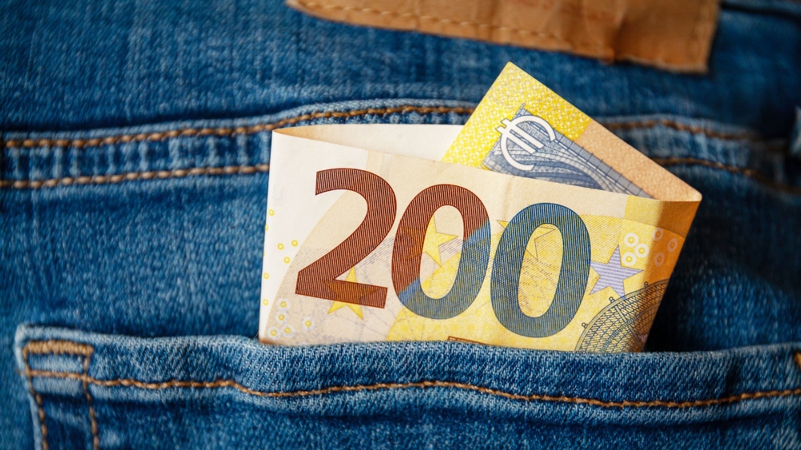 Noch ist das Geld nicht bei den Studenten im Land angekommen.Foto: Wirestock Creators / shutterstock.com Noch ist das Geld nicht bei den Studenten im Land angekommen.Foto: Wirestock Creators / shutterstock.com