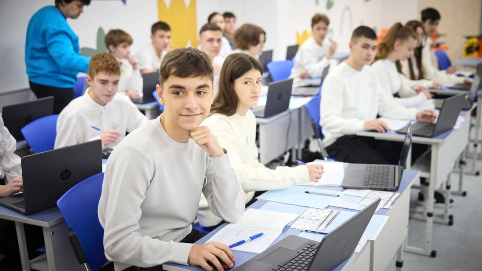 Lernen trotz Beschuss: In der ukrainischen Stadt Saporischschja wurde 2024 die erste Bunker-Schule eröffnet.IMAGO/Ukraine Presidency/Ukrainian Pre Lernen trotz Beschuss: In der ukrainischen Stadt Saporischschja wurde 2024 die erste Bunker-Schule eröffnet.IMAGO/Ukraine Presidency/Ukrainian Pre