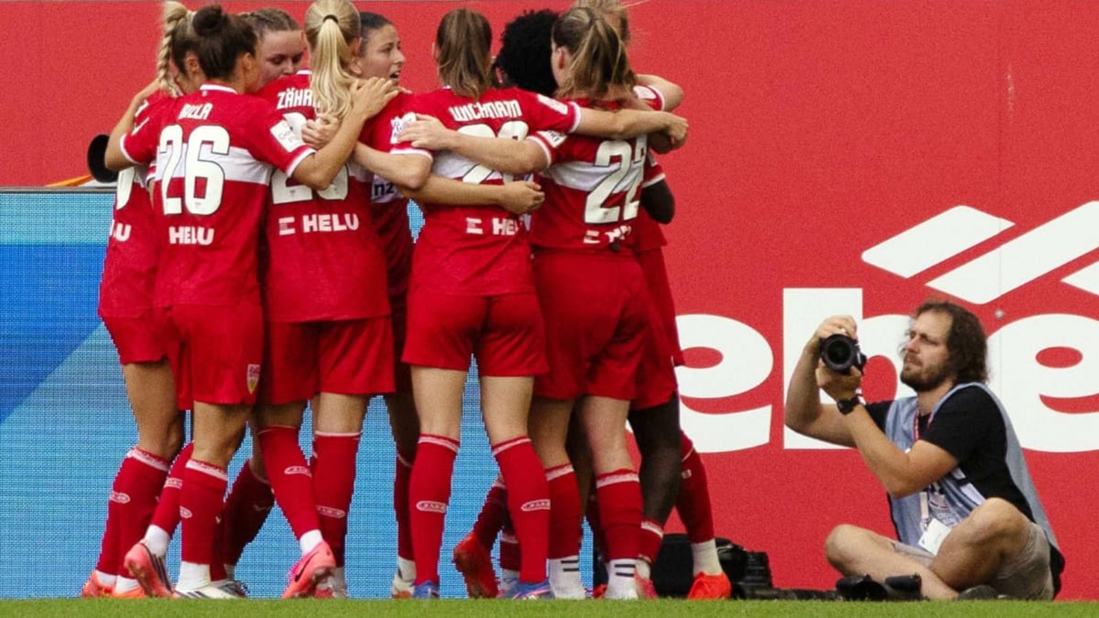 Im Fokus: Die VfB-Frauen bei ihrem ersten Bundesliga-Sieg in der Arena in Sinsheim.IMAGO/Sportfoto Rudel