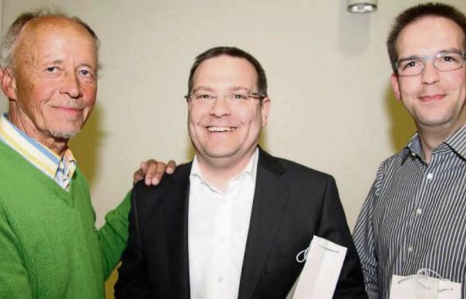 Max Fechter ehrt Holger und Markus Veit (von links) für ihre langjährigen Verdienste.