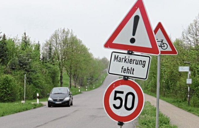 Man mag es kaum glauben: Die bereits Ende 2019 „sanierte“ Kreisstraße 1698, die vom Vaihinger Bahnhof Richtung Illingen führt, soll nun tatsächlich endgültig fertiggestellt werden. Es hatte damals „bauliche Mängel“ gegeben. Seit eineinhalb Jahren ist die 