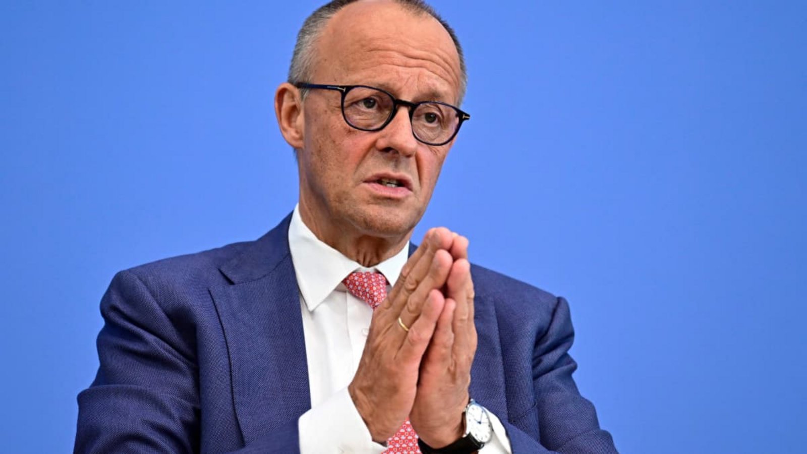 Kanzler Friedrich Merz (CDU) vor der blauen Wand der BundespressekonferenzTOBIAS SCHWARZ/afp Kanzler Friedrich Merz (CDU) vor der blauen Wand der BundespressekonferenzTOBIAS SCHWARZ/afp