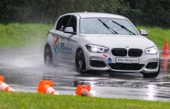 Im Regen hatte Udo Roller auf dem Verkehrsübungsplatz in Asperg in seinem allrad-getriebenen RS-BMW M140i x-Drive Vorteile.  <span class='image-autor'>Foto: privat</span>