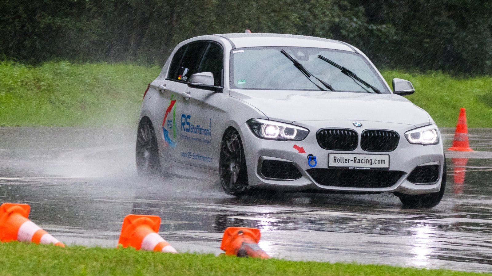Im Regen hatte Udo Roller auf dem Verkehrsübungsplatz in Asperg in seinem allrad-getriebenen RS-BMW M140i x-Drive Vorteile.  Foto: privat
