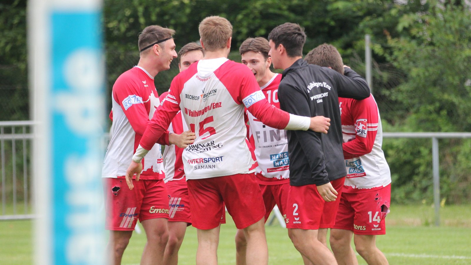 Dürfen nach dem 5:0-Erfolg gegen den TV Käfertal zu Recht feiern: Die Faustballer des TV Vaihingen. Foto: Dittrich