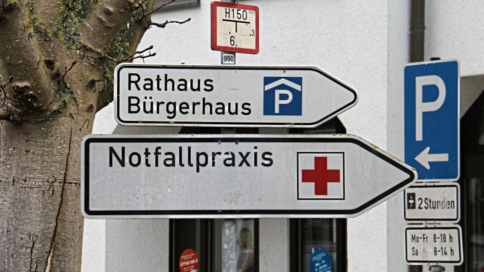 In Sersheim ist das große Schild bald obsolet – ab 1. Januar gibt es dort keine Notfallpraxis mehr.  Foto: Rücker