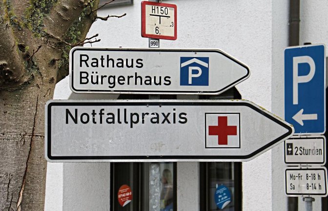 In Sersheim ist das große Schild bald obsolet – ab 1. Januar gibt es dort keine Notfallpraxis mehr.  Foto: Rücker