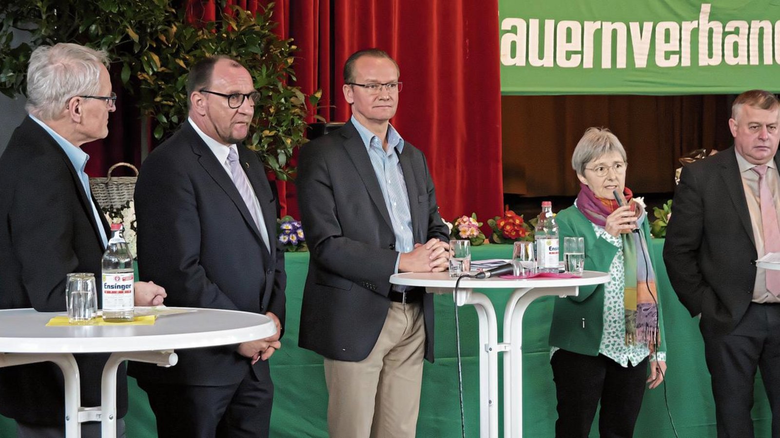 Sie diskutieren beim Bauerntag über Nachhaltigkeit: Bernd Grimmer, Klaus Hoher, Gunther Krichbaum, Stefanie Seemann und Walter Heidl (von links). Fotos: Friedrich Sie diskutieren beim Bauerntag über Nachhaltigkeit: Bernd Grimmer, Klaus Hoher, Gunther Krichbaum, Stefanie Seemann und Walter Heidl (von links). Fotos: Friedrich