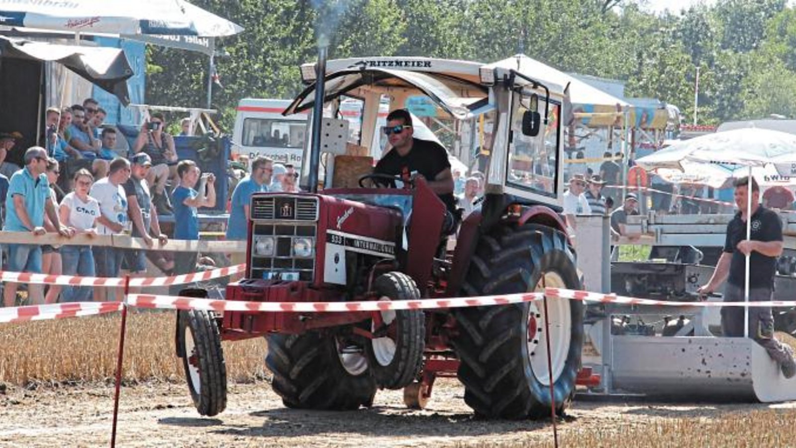 Welche Strecke schafft der Traktor mit dem Bremswagen? Foto: Archiv