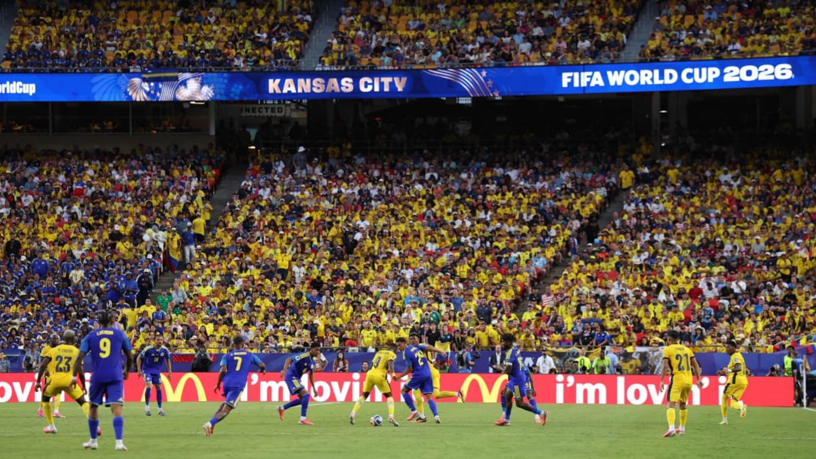 Die Bandenwerbung von McDonald's beim WM-Spiel Ecuador gegen Curacao.CHARLOTTE WILSON/afp Die Bandenwerbung von McDonald's beim WM-Spiel Ecuador gegen Curacao.CHARLOTTE WILSON/afp