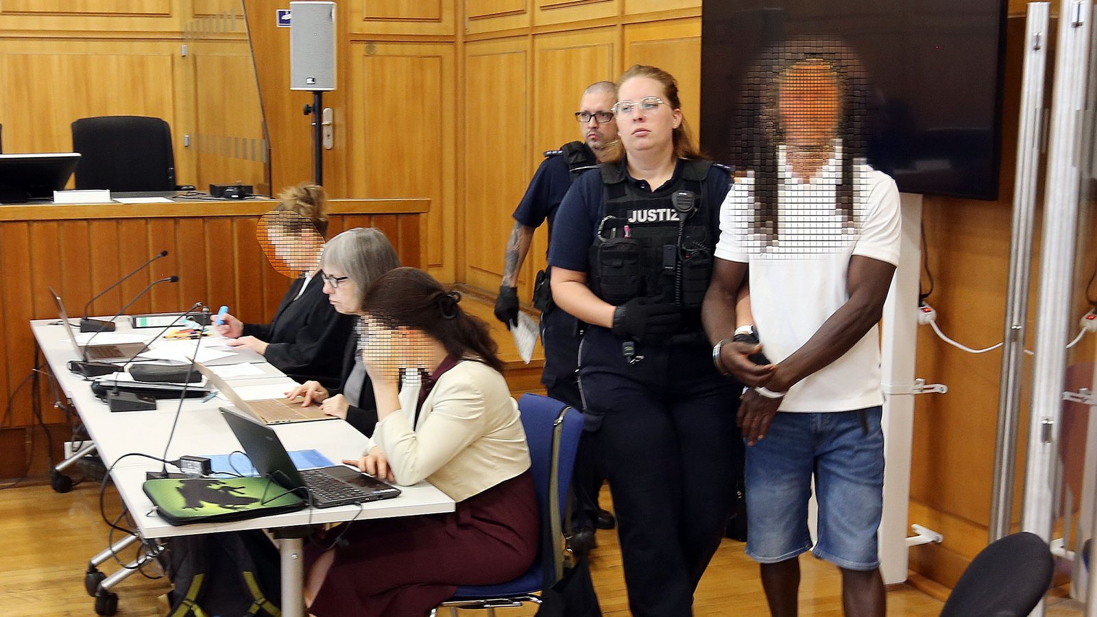 Ein 30-Jähriger aus Gambia muss sich vor dem Landgericht Heilbronn wegen versuchten Totschlags verantworten. Archivfoto: Küppers Ein 30-Jähriger aus Gambia muss sich vor dem Landgericht Heilbronn wegen versuchten Totschlags verantworten. Archivfoto: Küppers