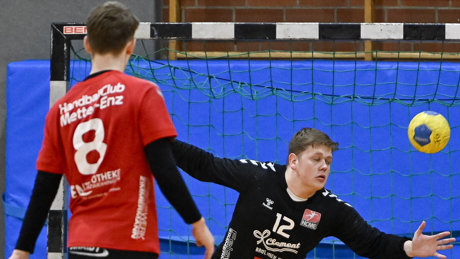 Am Wochenende kommt es für den HCME auch auf die Leistung von Keeper Samuel-Louis Binder (rechts) an. Foto: Leitner Am Wochenende kommt es für den HCME auch auf die Leistung von Keeper Samuel-Louis Binder (rechts) an. Foto: Leitner