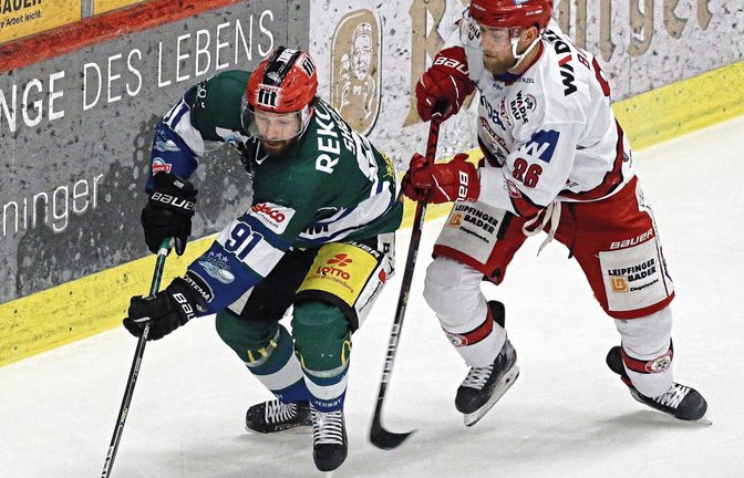 Auf Riley Sheen (links) ist Verlass: Der Topscorer der Steelers brachte die Bietigheimer in Dresden auf die Siegerstraße. Foto: Baumenn