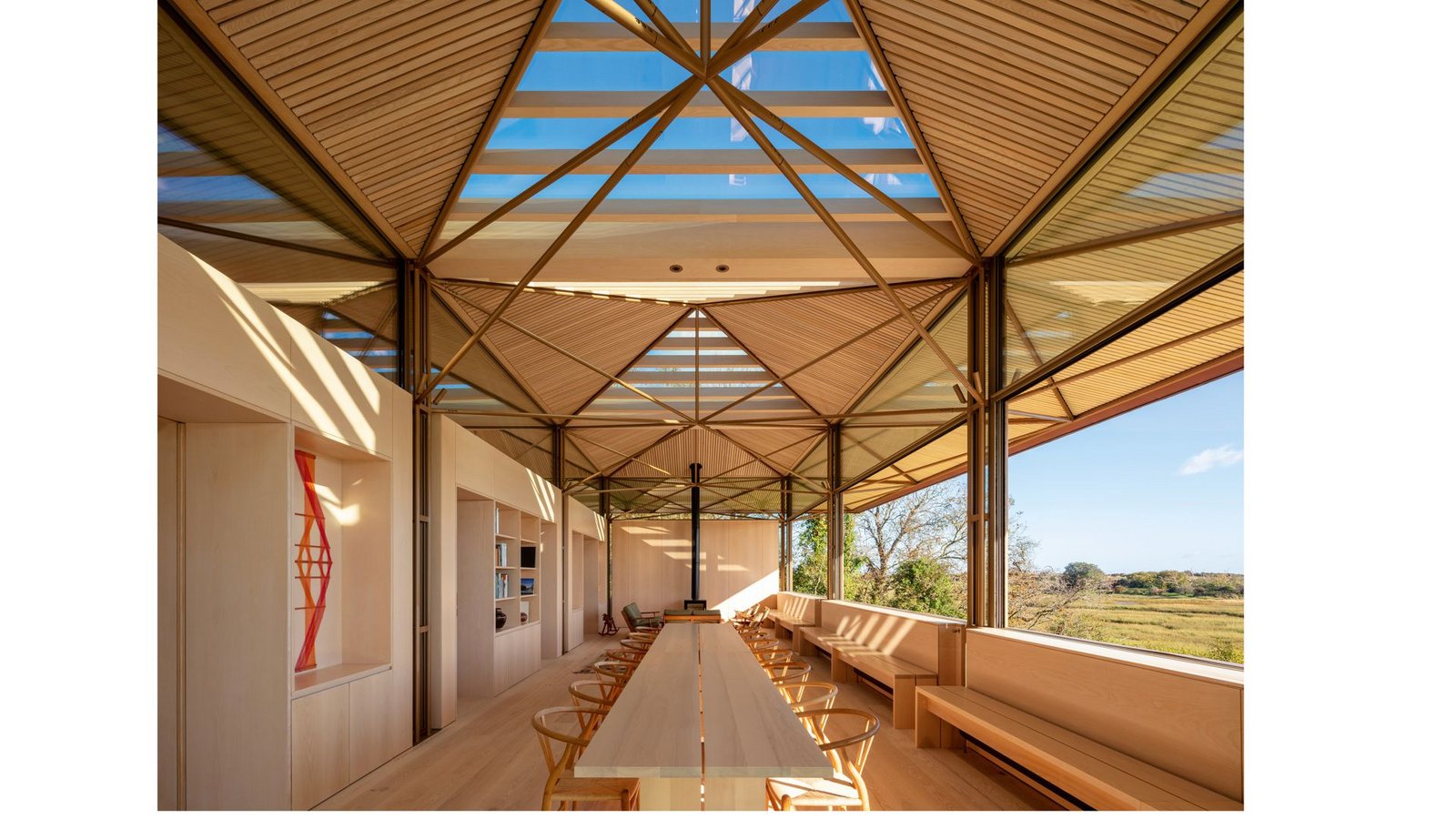Níall McLaughlin, Saltmarsh House – auf der Isle of Wight an der Südküste Großbritanniens, 2020–21. Im Buch auf Seite 36/37.Foto: © Nick Kane/Taschen Verlag Níall McLaughlin, Saltmarsh House – auf der Isle of Wight an der Südküste Großbritanniens, 2020–21. Im Buch auf Seite 36/37.Foto: © Nick Kane/Taschen Verlag