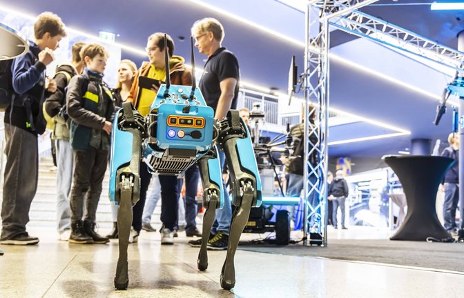 Wohin steuert die Industrie des Landes? Besucher beim European Robotics Forum in Stuttgart im vergangenen März. 

Foto: imago/Arnulf Hettrich<span class='image-autor'>Foto: &nbsp;</span>