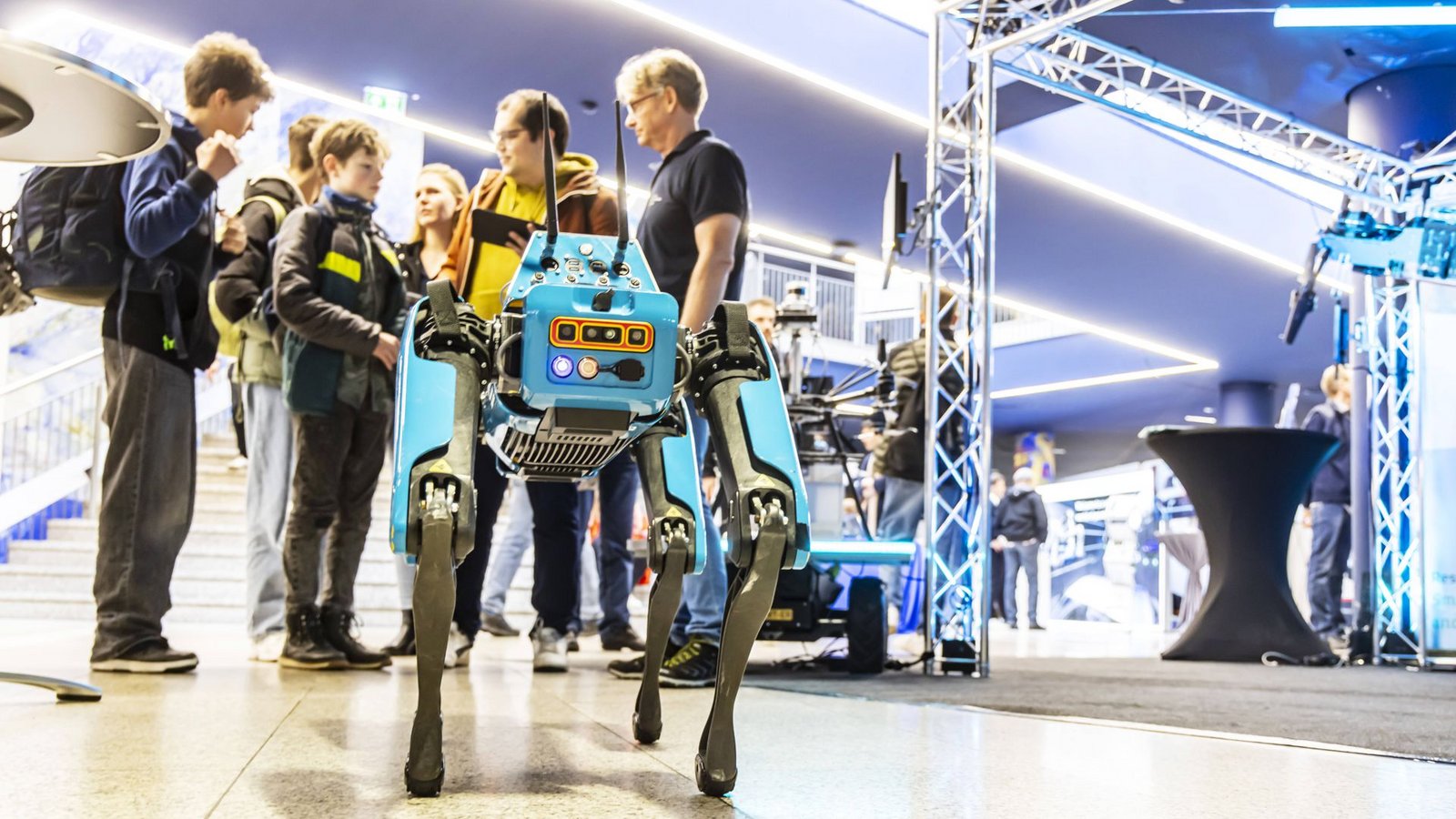Wohin steuert die Industrie des Landes? Besucher beim European Robotics Forum in Stuttgart im vergangenen März.
Foto: imago/Arnulf HettrichFoto: Wohin steuert die Industrie des Landes? Besucher beim European Robotics Forum in Stuttgart im vergangenen März.
Foto: imago/Arnulf HettrichFoto: 