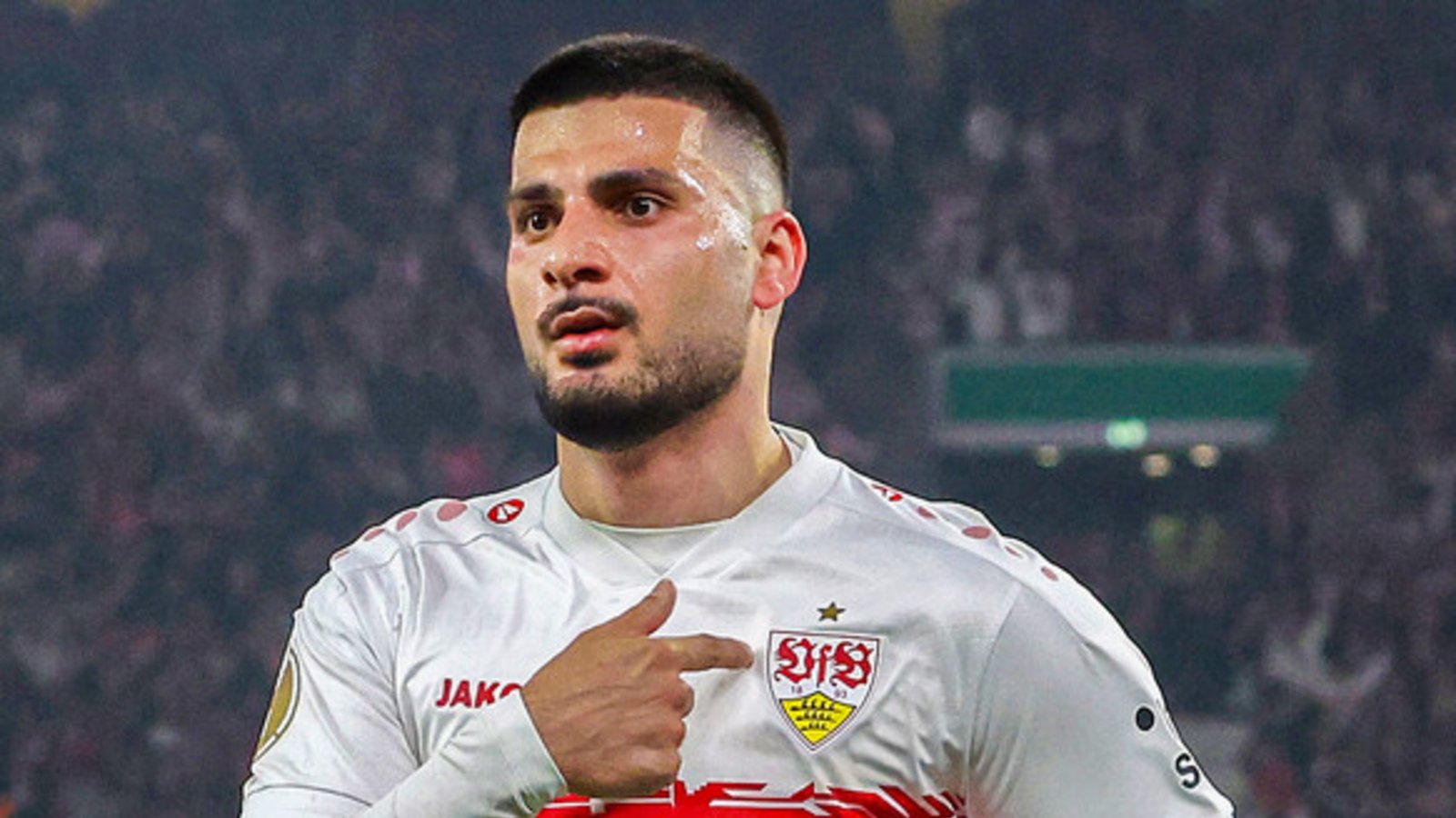 Fingerzeig: Der Stürmer Deniz Undav bleibt dem VfB Stuttgart wohl erhalten.Foto: Baumann