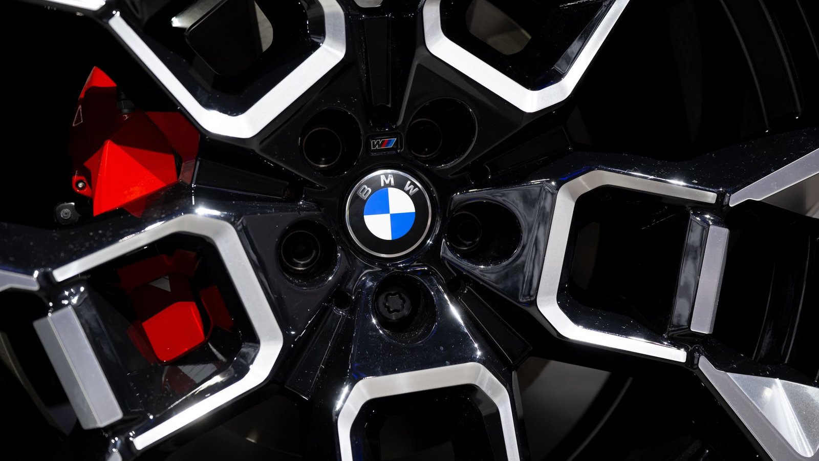 BMW hat im ersten Quartal weniger Autos abgesetzt. (Archivbild)Foto: Sven Hoppe/dpa