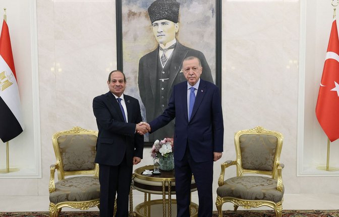 Recep Tayyip Erdogan (rechts) hat sich mit Ägyptens Staatschef Abdel Fattah el-Sisi ausgesöhnt, auch um der Brics-Organisation beitreten zu können.<span class='image-autor'>Foto: AFP/Mustafa Kamaci</span>