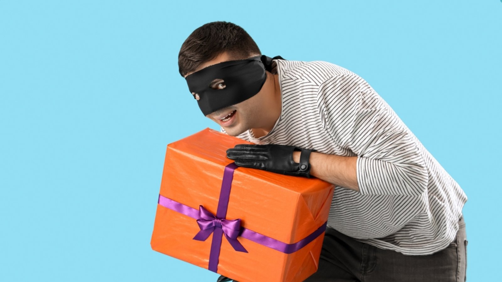 Das Räuberkostüm lässt sich ganz einfach kreieren.Foto: Pixel-Shot / shutterstock.com