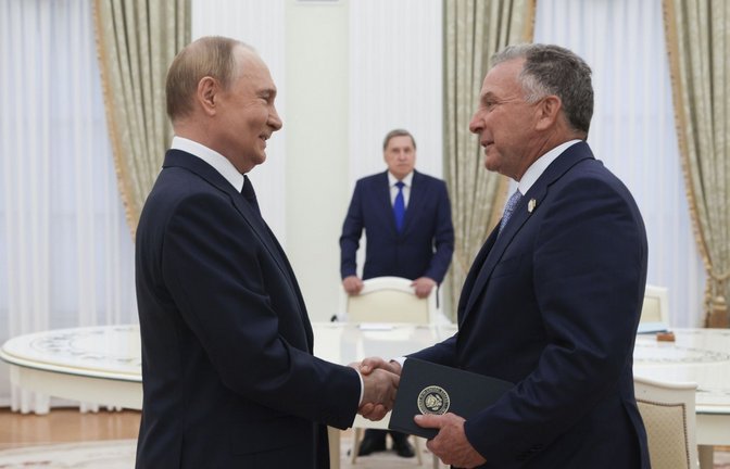 Russlands Machthaber Wladimir Putin und Trump-Vertrauter Steve Witkoff (re.) bei einem Treffen im August: ukrainische Bodenschätze im Blick.<span class='image-autor'>Foto: Gavriil Grigorov/Pool Sputnik Kr</span>