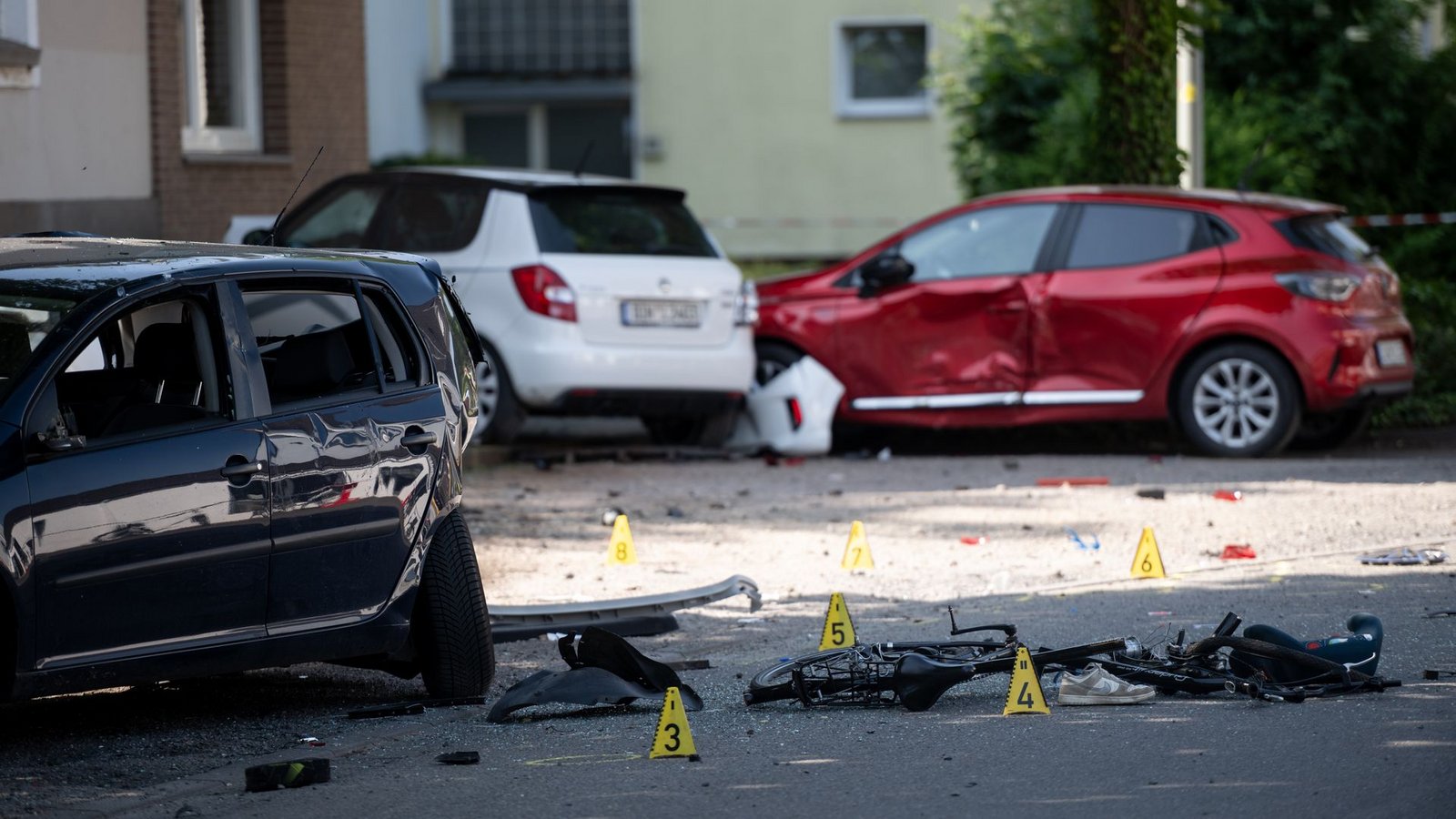 Nach dem Unfall mit zwei toten Schulkindern bietet die Stadt Dinslaken Hilfe an.Foto: Fabian Strauch/dpa