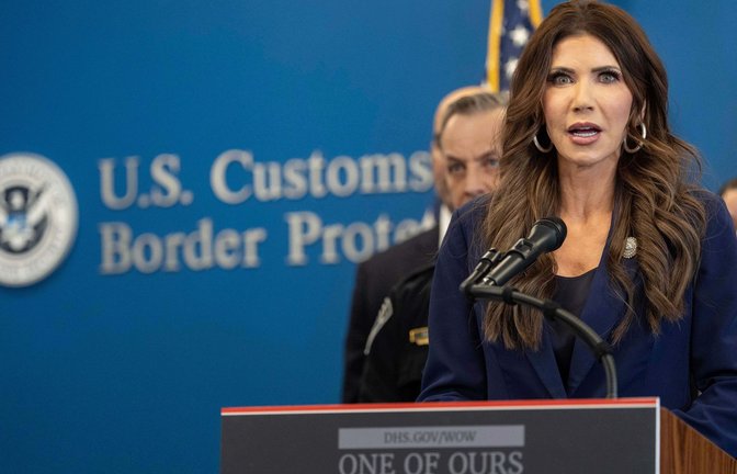 Als erste Ministerin der aktuellen Trump-Regierung muss US-Heimatschutzministerin Kristi Noem gehen. (Archivfoto)<span class='image-autor'>Foto: Yuki Iwamura/AP/dpa</span>