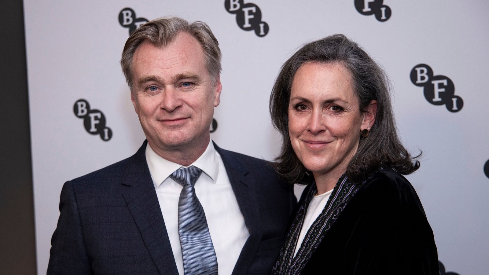 Christopher Nolan und Emma Thomas erhalten den Ritterschlag.Foto: Vianney Le Caer/Invision/dpa