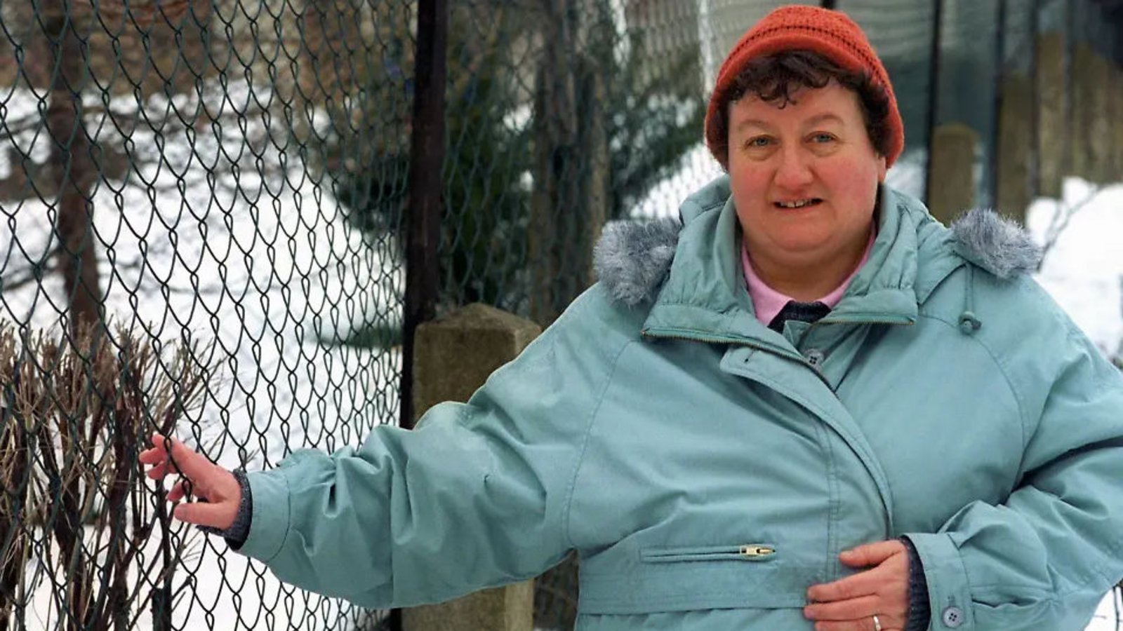Die Auerbacher Hausfrau Regina Zindler, bekannt geworden durch den "Maschendroatzaun" ist in Folge einer Krebserkrankung verstorben.Foto: picture-alliance / dpa, Thomas Kretschel Die Auerbacher Hausfrau Regina Zindler, bekannt geworden durch den "Maschendroatzaun" ist in Folge einer Krebserkrankung verstorben.Foto: picture-alliance / dpa, Thomas Kretschel