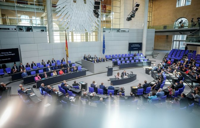 Die Abgeordneten des Bundestags kommen zu ihrer Sitzung zusammen.<span class='image-autor'>Foto: Kay Nietfeld/dpa</span>