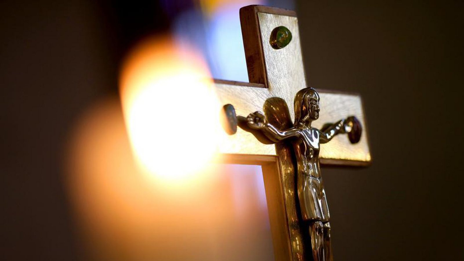Ein Kirchenbesucher blieb länger als gewollt in der Kirche. (Symbolbild)Foto: dpa-Zentralbild/Ronny Hartmann Ein Kirchenbesucher blieb länger als gewollt in der Kirche. (Symbolbild)Foto: dpa-Zentralbild/Ronny Hartmann