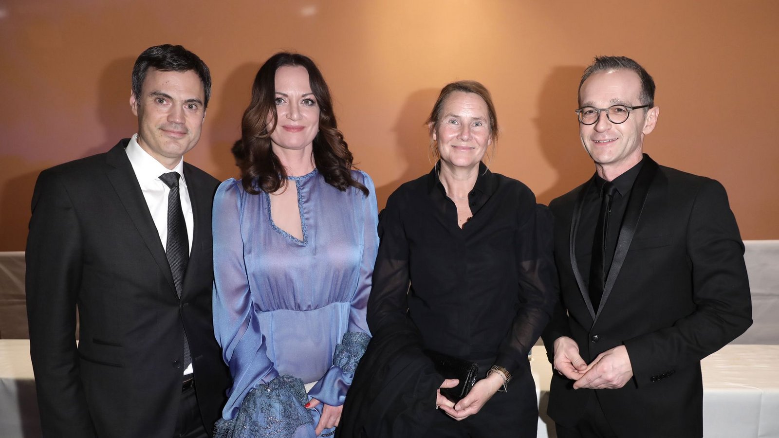 Im Februar 2018 treffen Natalia Wörner und Heiko Maas bei der Berlinale Berlins Regierenden Bürgermeister Michael Müller (SPD) und seine Ehefrau Claudia.Foto: dpa/Jörg Carstensen