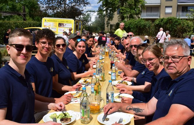 Gute Gespräche und leckere Speisen: Das Sommerfest im St. Clara kommt gut an.  <span class='image-autor'>Foto: p</span>