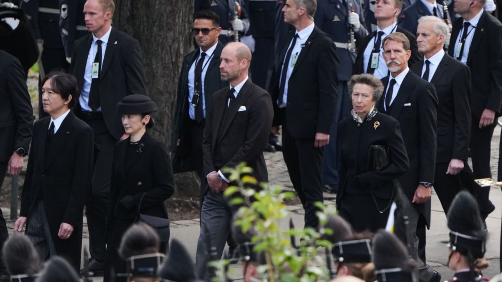 Japans Kronprinz Akishino (l-r) und Kronprinzessin Kiko, Großbritanniens Prinz William und Großbritanniens Prinzessin Anne folgen dem Trauerzug anlässlich der Beisetzung des norwegischen Königs Harald V., als sie an der Osler Domkirche eintreffen.Markus Schreiber/AP/dpa Japans Kronprinz Akishino (l-r) und Kronprinzessin Kiko, Großbritanniens Prinz William und Großbritanniens Prinzessin Anne folgen dem Trauerzug anlässlich der Beisetzung des norwegischen Königs Harald V., als sie an der Osler Domkirche eintreffen.Markus Schreiber/AP/dpa