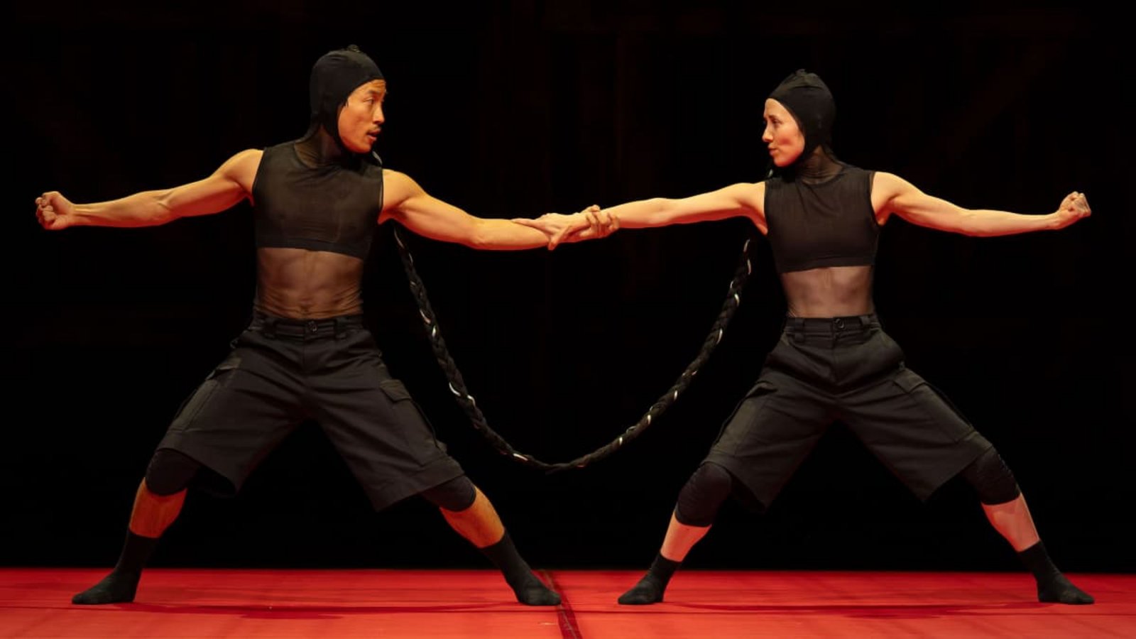 Die Gauthier-Tänzer Shori Yamamoto und Sidney Elizabeth Turtschi sind auf der Bühne und im Privaten eng verbunden: Szene aus Rena Butlers Duett „Ritual in Rain“.Hannah Murphy/Jacob‘s Pillow Festival