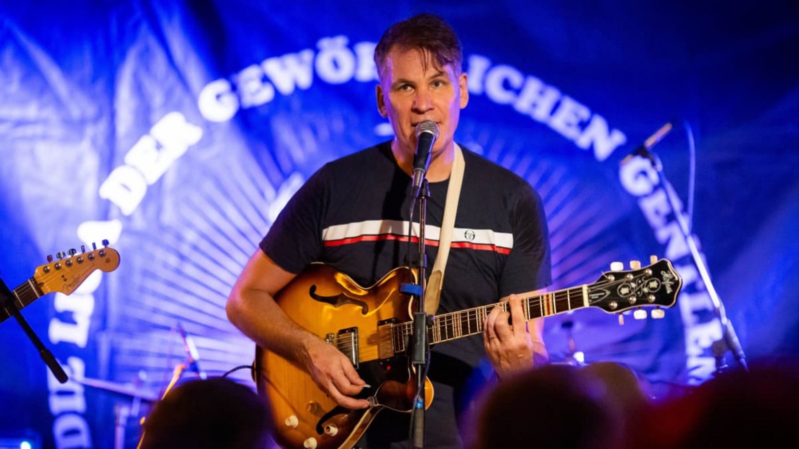 Die Liga der gewöhnlichen Gentlemen spielten am Freitagabend im Club Goldmarks, ein wichtiger Ort für die Stuttgarter Subkultur. Hier im Bild: Sänger Carsten Friedrichs.Lichtgut/Julian Rettig Die Liga der gewöhnlichen Gentlemen spielten am Freitagabend im Club Goldmarks, ein wichtiger Ort für die Stuttgarter Subkultur. Hier im Bild: Sänger Carsten Friedrichs.Lichtgut/Julian Rettig