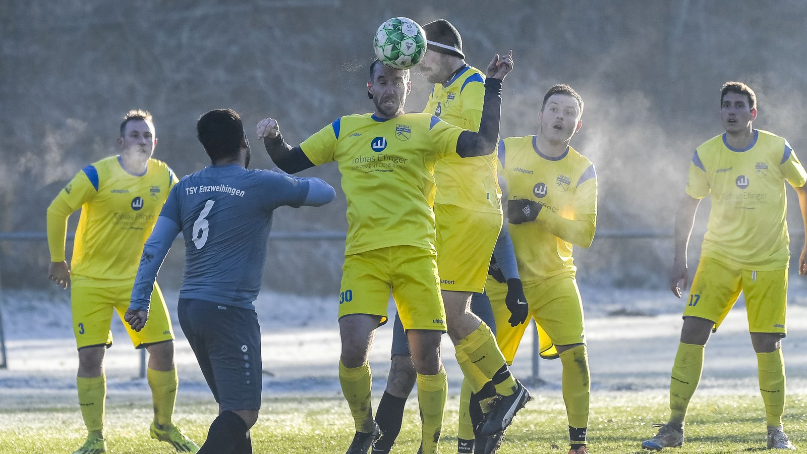 Eine Leistungssteigerung wird von Philipp Braun (am Ball) und dem SV Riet gefordert. Foto: Leitner Eine Leistungssteigerung wird von Philipp Braun (am Ball) und dem SV Riet gefordert. Foto: Leitner