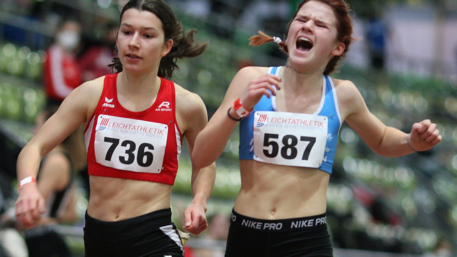 Gerade einmal 0,01 Sekunden war Elfie Forstmann (von rechts) über 1500 Metern schneller als Annika Metzger und sicherte sich dadurch die Bronzemedaille über 1500 Meter vor der Illingerin, die sich mit dem Holzplatz zufrieden geben musste. Fotos: GörlitzFotos: Görlitz