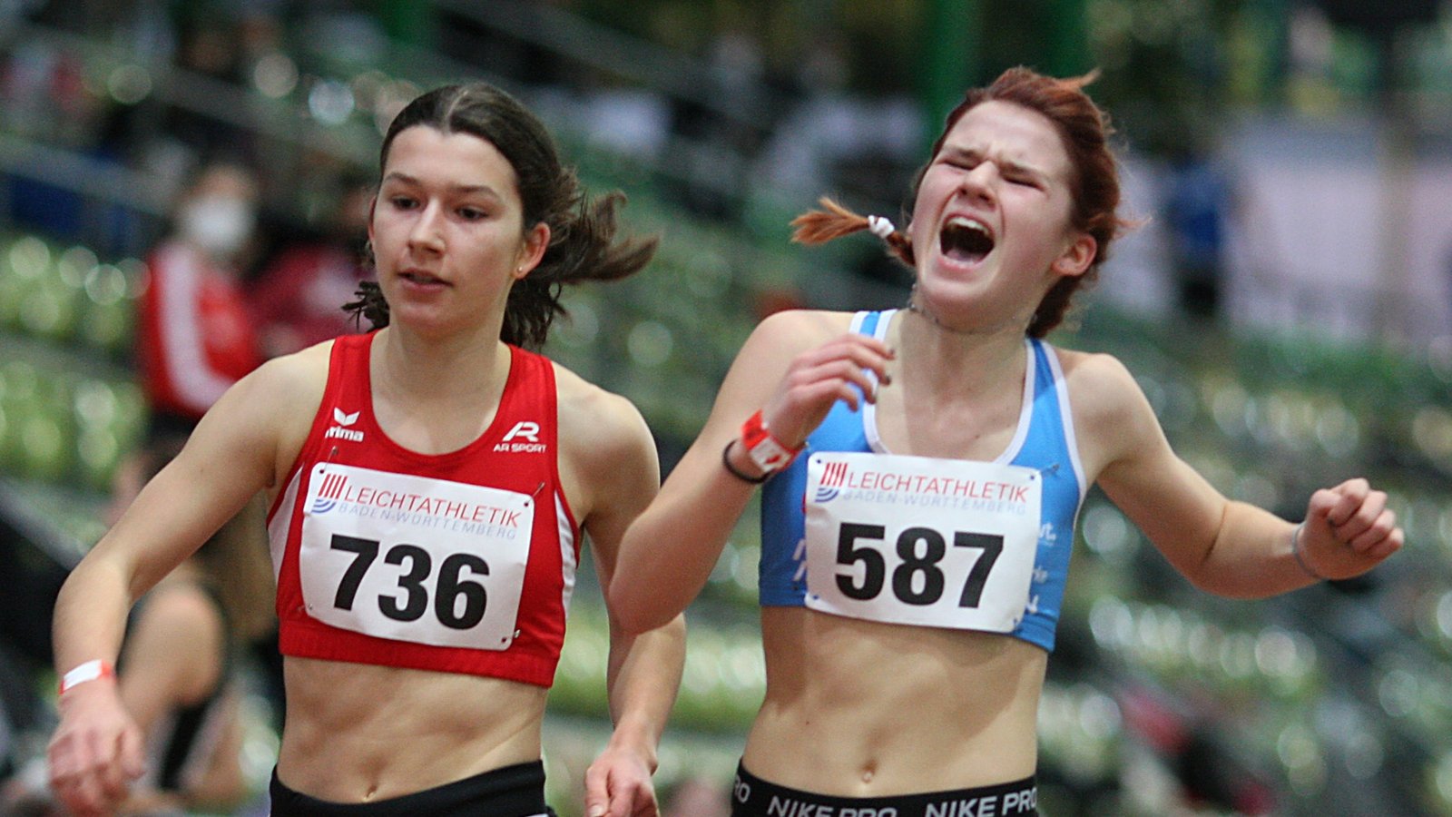 Gerade einmal 0,01 Sekunden war Elfie Forstmann (von rechts) über 1500 Metern schneller als Annika Metzger und sicherte sich dadurch die Bronzemedaille über 1500 Meter vor der Illingerin, die sich mit dem Holzplatz zufrieden geben musste. Fotos: GörlitzFotos: Görlitz