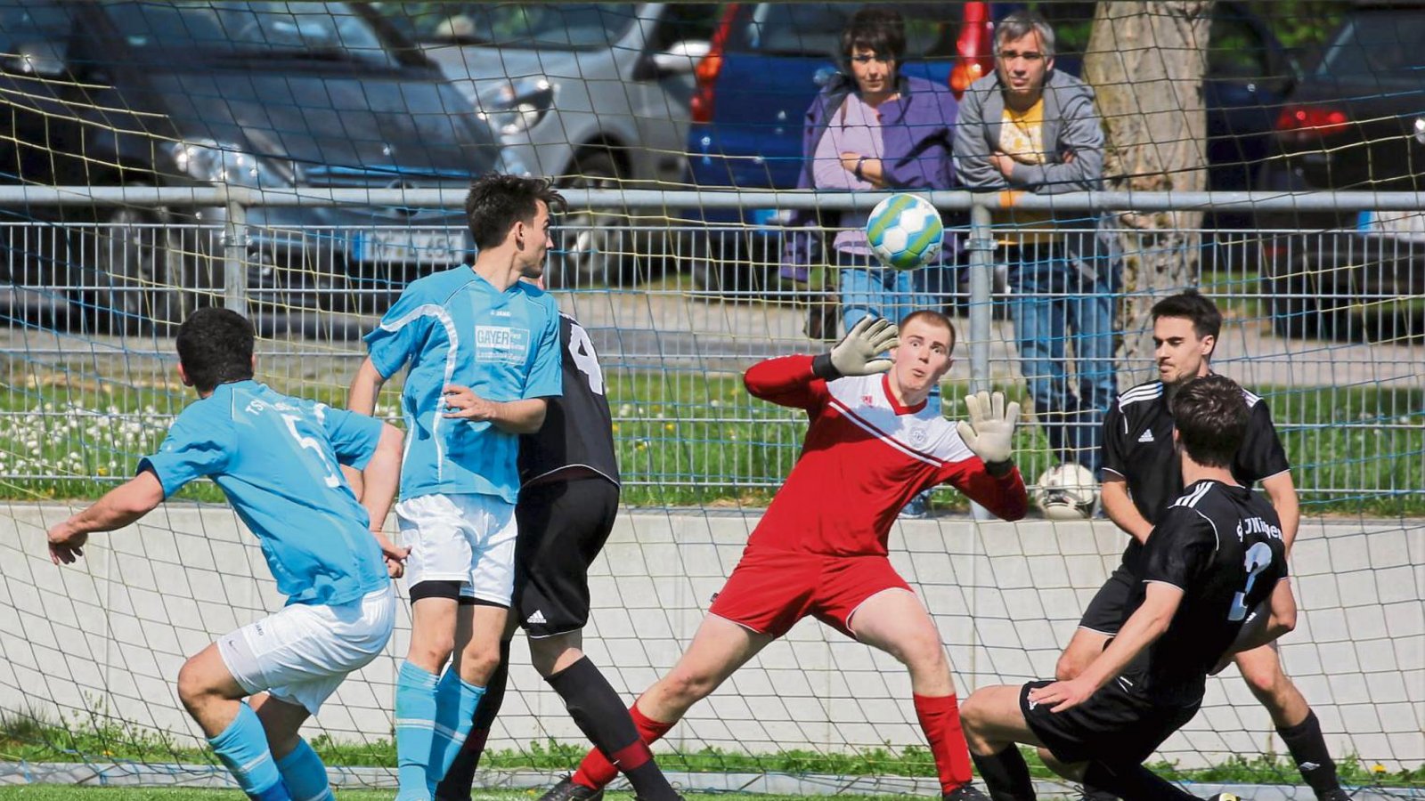Strecken muss sich der Illinger Torwart Denis Rommel in Nussdorf immer wieder, doch hinter sich greifen nur einmal – das Spiel endet trotz vieler Torschüsse leistungsgerecht 1:1. Foto: Küppers Strecken muss sich der Illinger Torwart Denis Rommel in Nussdorf immer wieder, doch hinter sich greifen nur einmal – das Spiel endet trotz vieler Torschüsse leistungsgerecht 1:1. Foto: Küppers