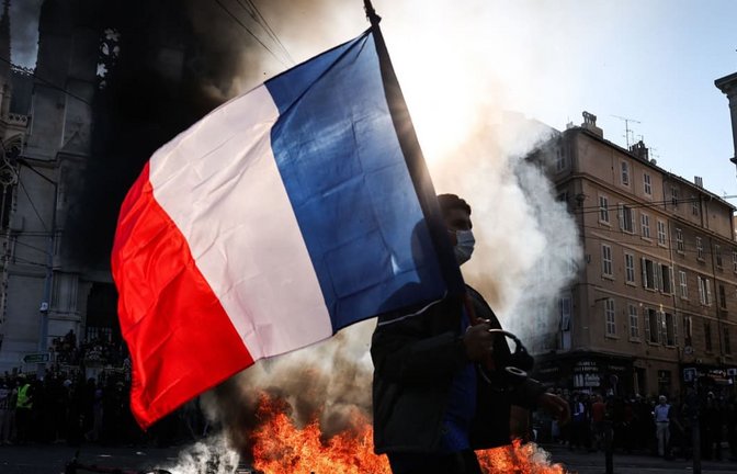 In vielen Städten Frankreichs, wie hier in Marseille, gab es schwere Ausschreitungen.<span class='image-autor'>Thibaud Moritz/AFP/dpa</span>
