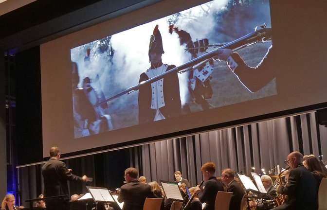 Eine große Herausforderung: Das Orchester begleitet den Film, der auf der leinwand gezeigt wird.  <span class='image-autor'>Fotos: Friedrich</span>