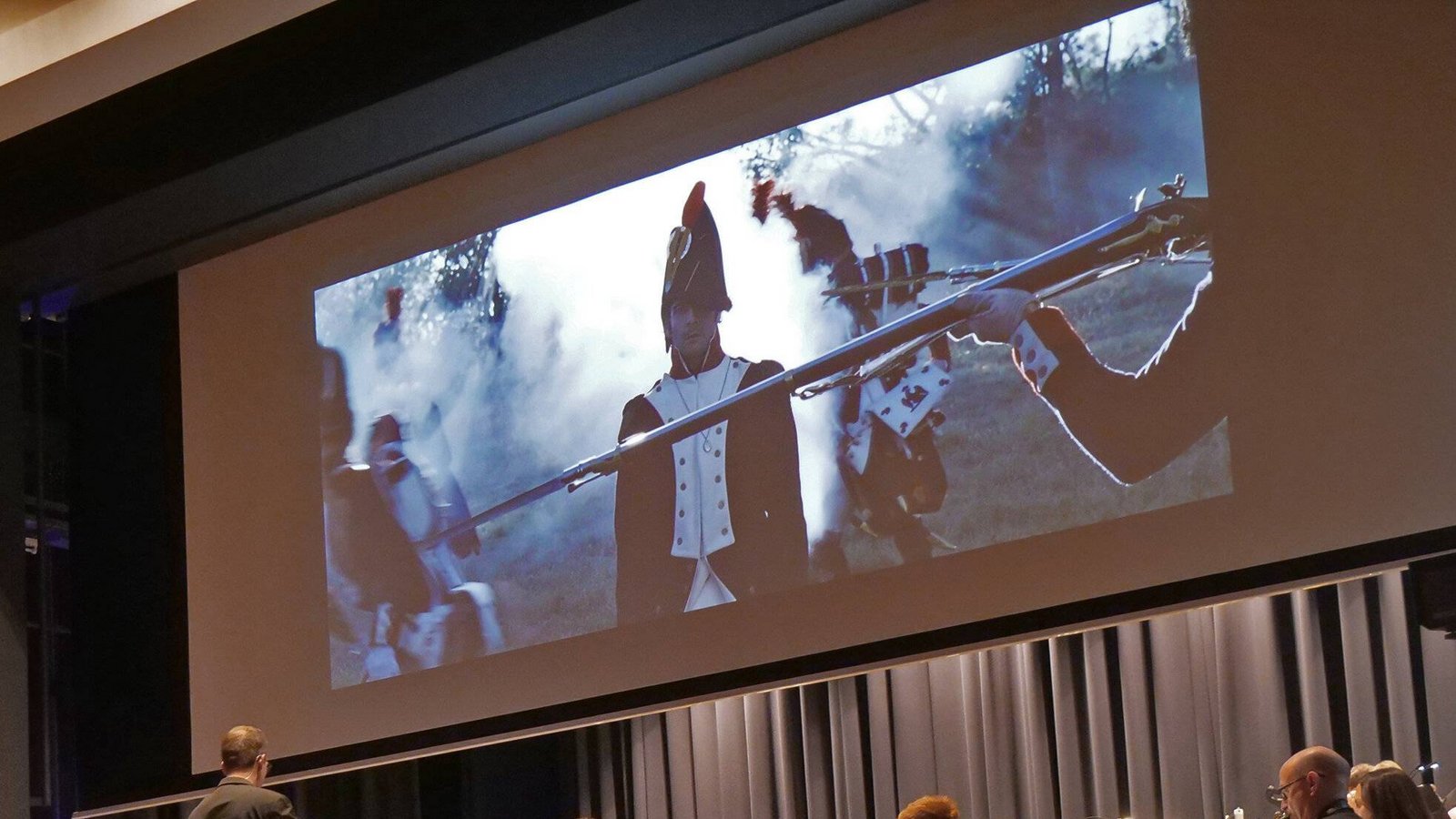 Eine große Herausforderung: Das Orchester begleitet den Film, der auf der leinwand gezeigt wird. Fotos: Friedrich Eine große Herausforderung: Das Orchester begleitet den Film, der auf der leinwand gezeigt wird. Fotos: Friedrich