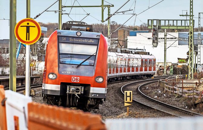 Die Deutsche Bahn arbeitet am Bahnhof Feuerbach.<span class='image-autor'>Foto: imago/Lichtgut</span>